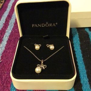 Pearl necklace & earring set